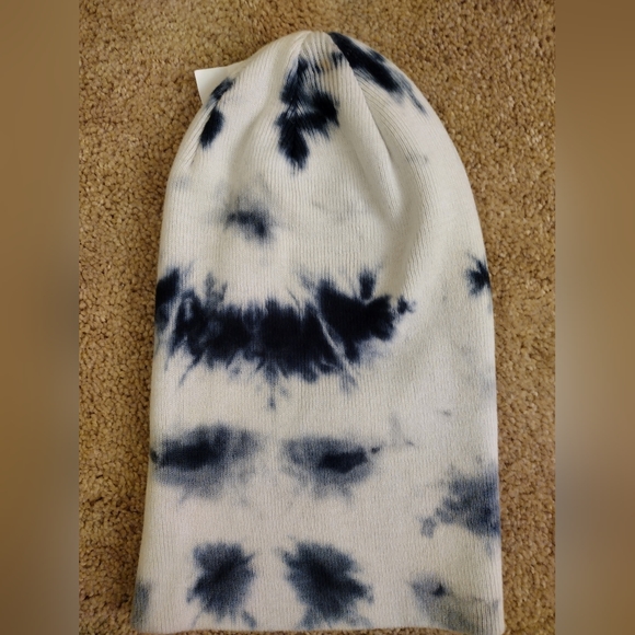 A - Lab! Mushy Black & White Tie Dye Beanie - Picture 3 of 3